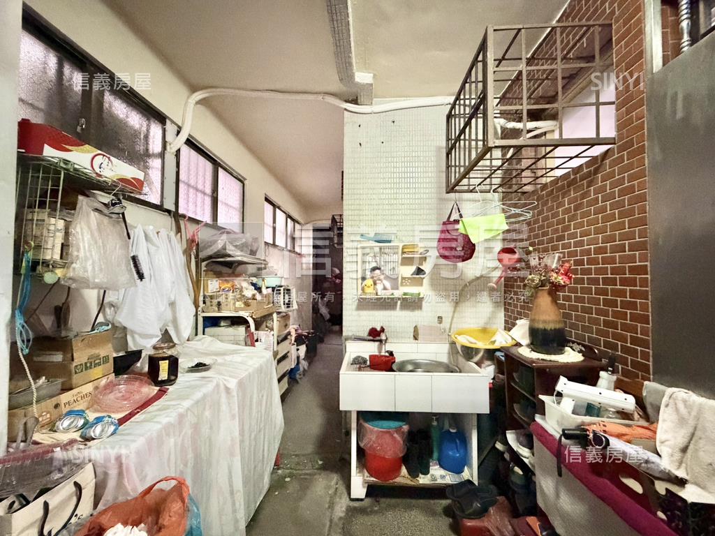 土城門前可停車邊間一樓房屋室內格局與周邊環境