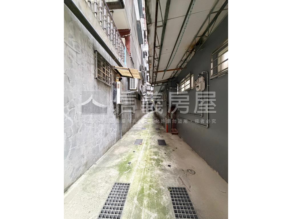 土城門前可停車邊間一樓房屋室內格局與周邊環境