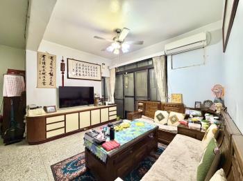 土城門前可停車邊間一樓