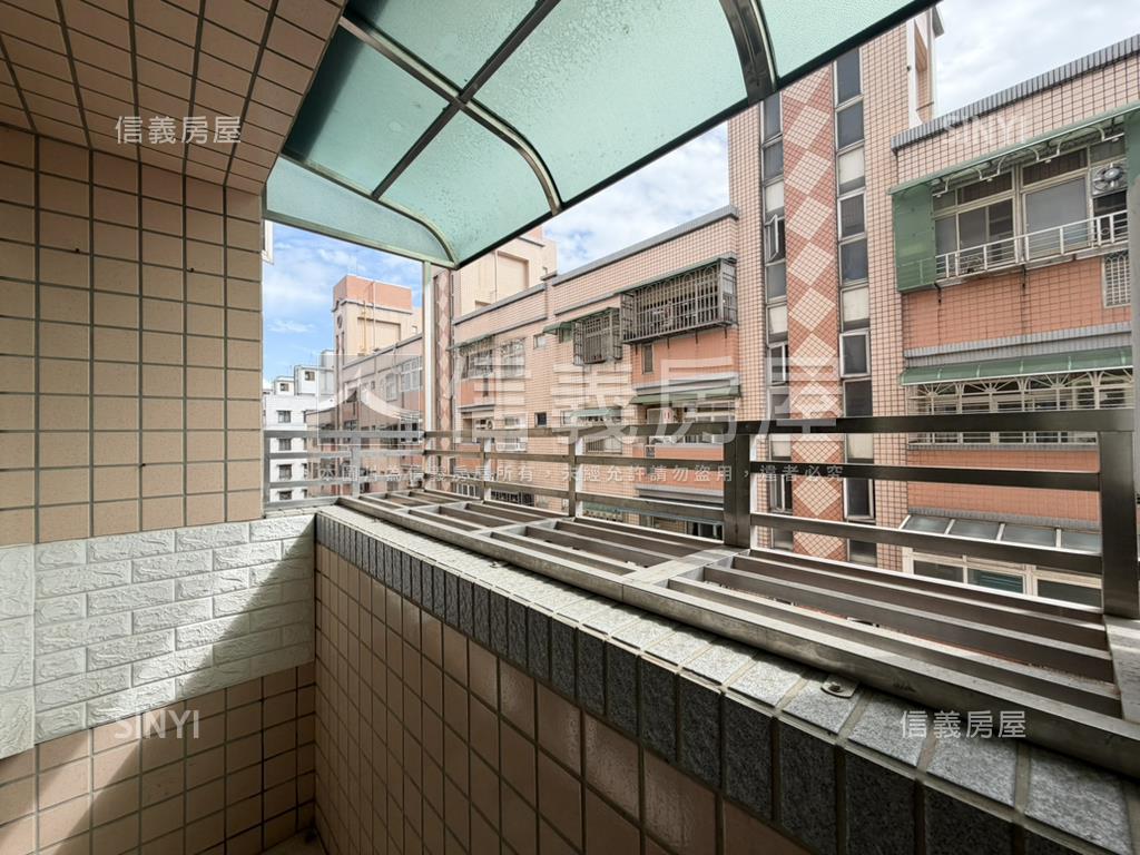 忠勇大漢新台北四房車位房屋室內格局與周邊環境