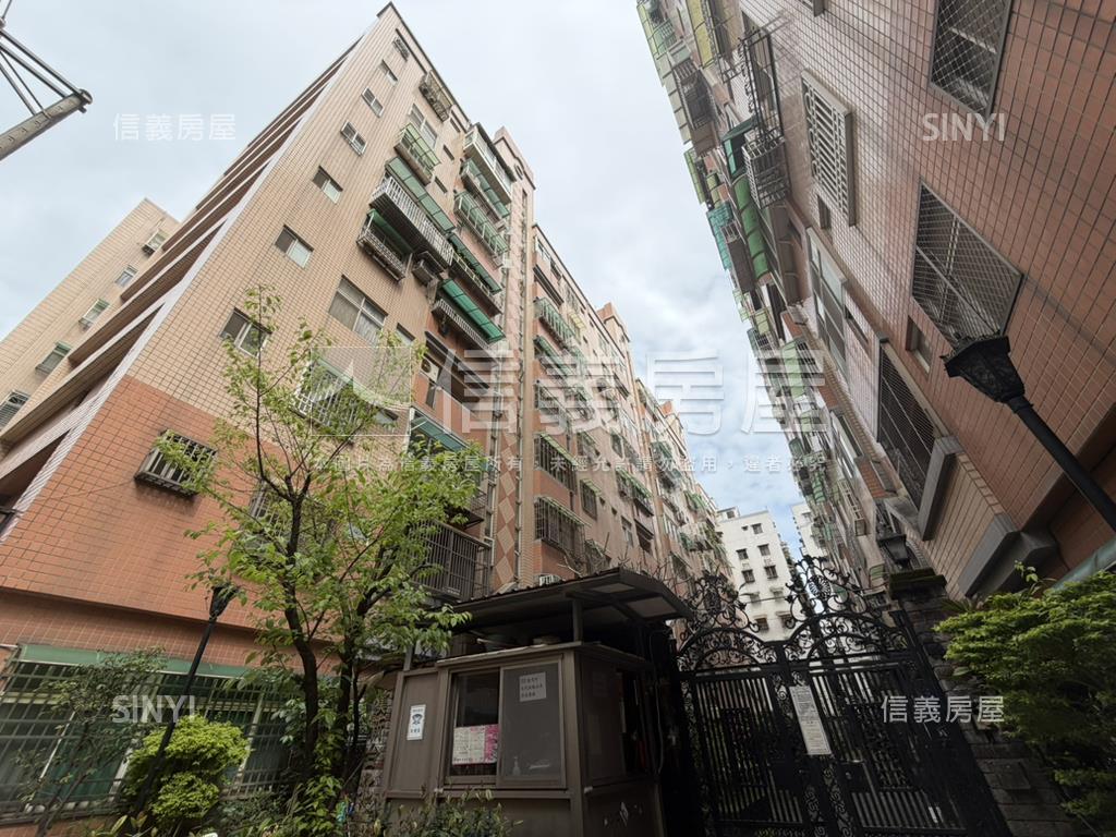 忠勇大漢新台北四房車位房屋室內格局與周邊環境