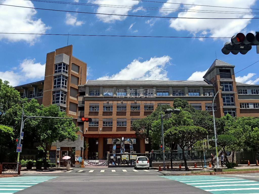 府中捷運優雅美４米高空間房屋室內格局與周邊環境