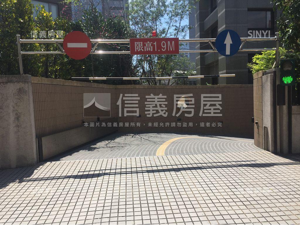 樂活大廈附車位房屋室內格局與周邊環境