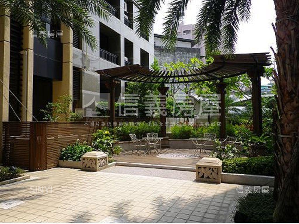 樂活大廈附車位房屋室內格局與周邊環境