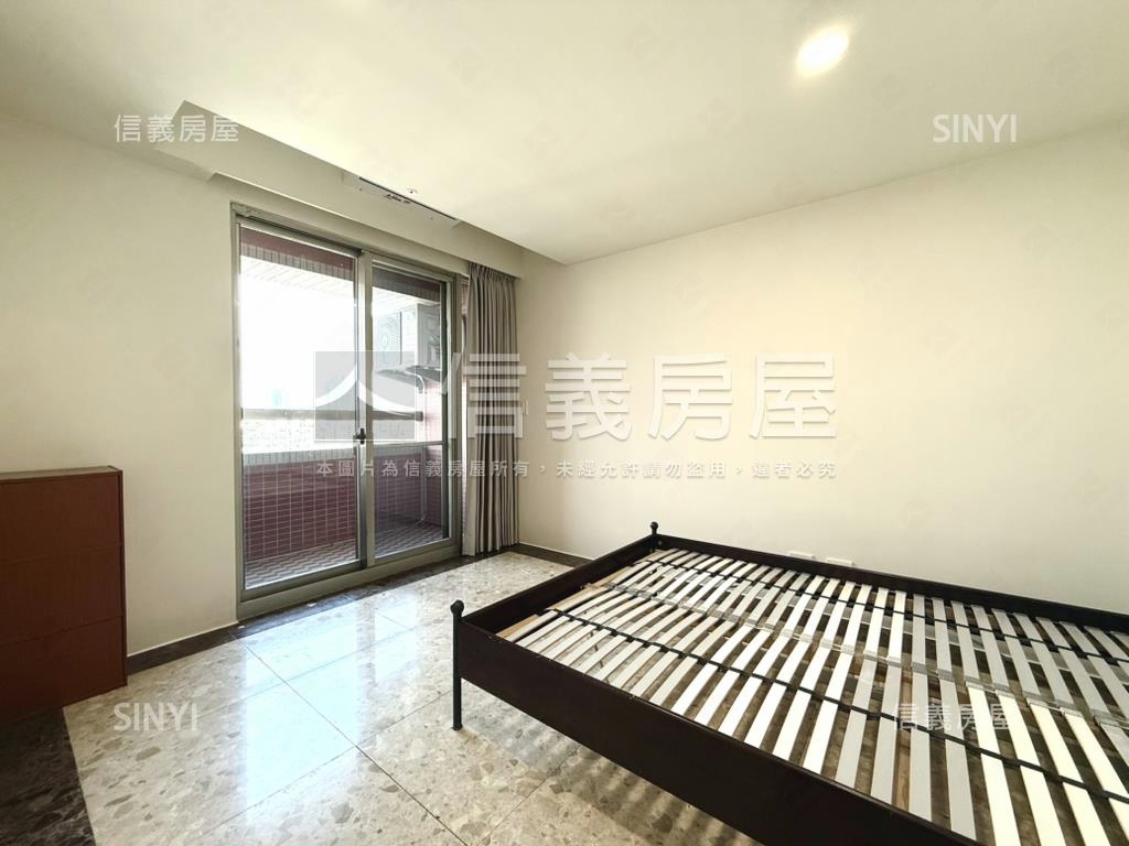文心帝國全新裝潢四房平車房屋室內格局與周邊環境