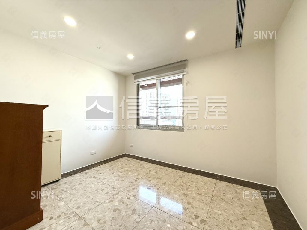 文心帝國全新裝潢四房平車房屋室內格局與周邊環境