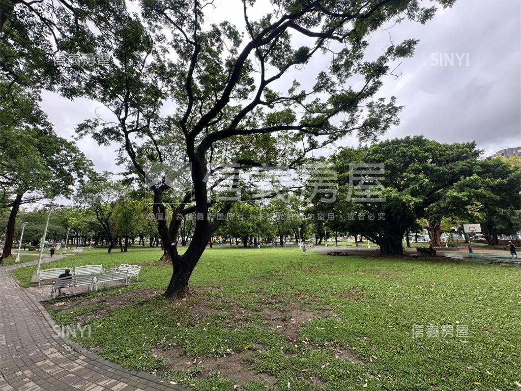 綠園道公園賞景觀四房車位房屋室內格局與周邊環境