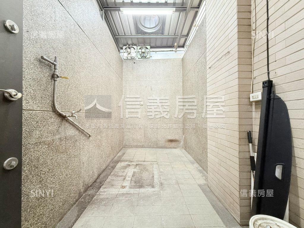 仁雄路正路吃市電梯車墅房屋室內格局與周邊環境