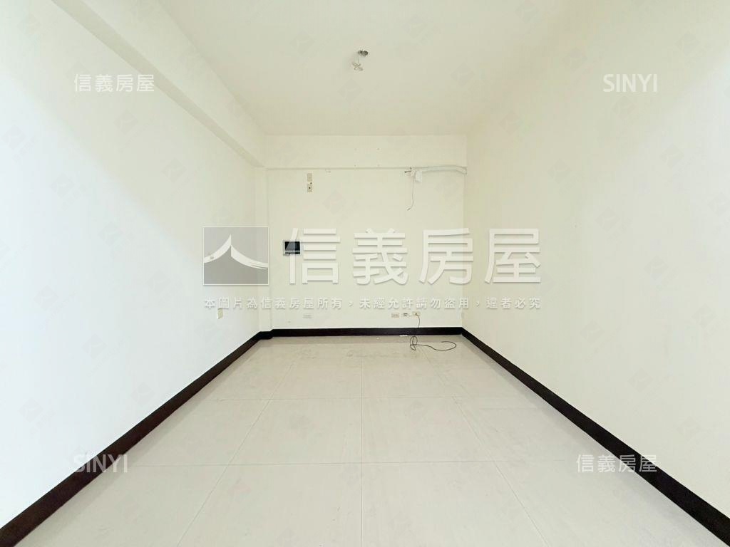 仁雄路正路吃市電梯車墅房屋室內格局與周邊環境