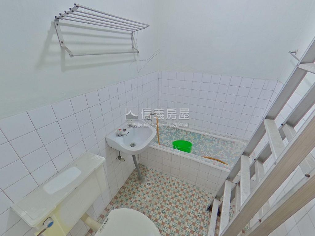 近矽品大面寬透天房屋室內格局與周邊環境