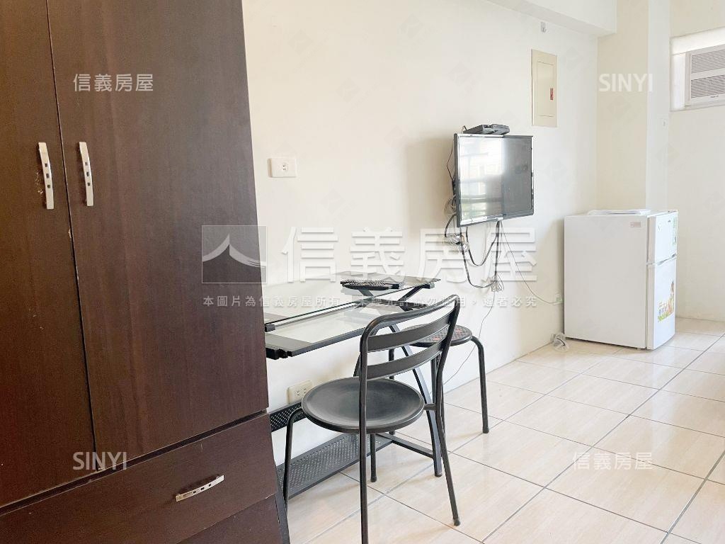 美術商圈低總價陽台套房房屋室內格局與周邊環境
