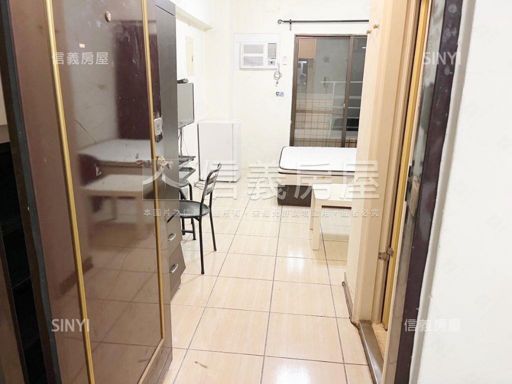 美術商圈低總價陽台套房房屋室內格局與周邊環境