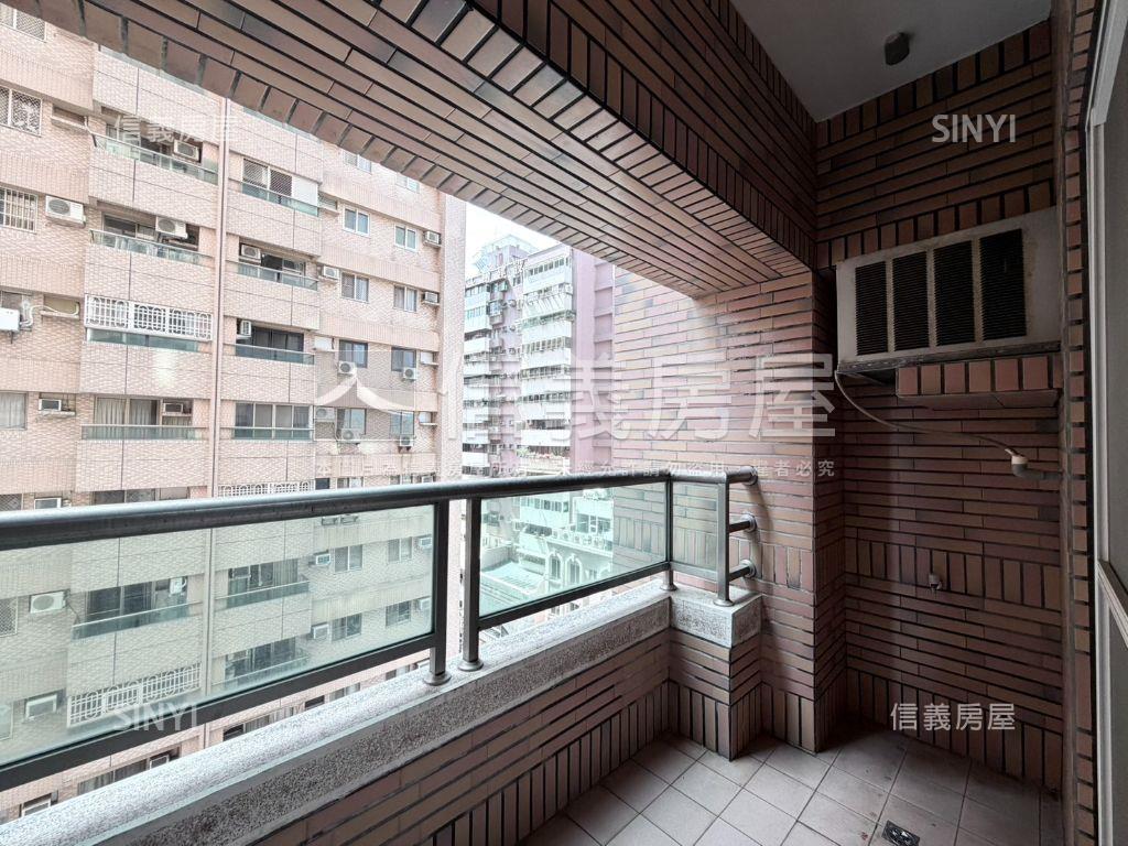 尊峰中高樓典雅３房房屋室內格局與周邊環境