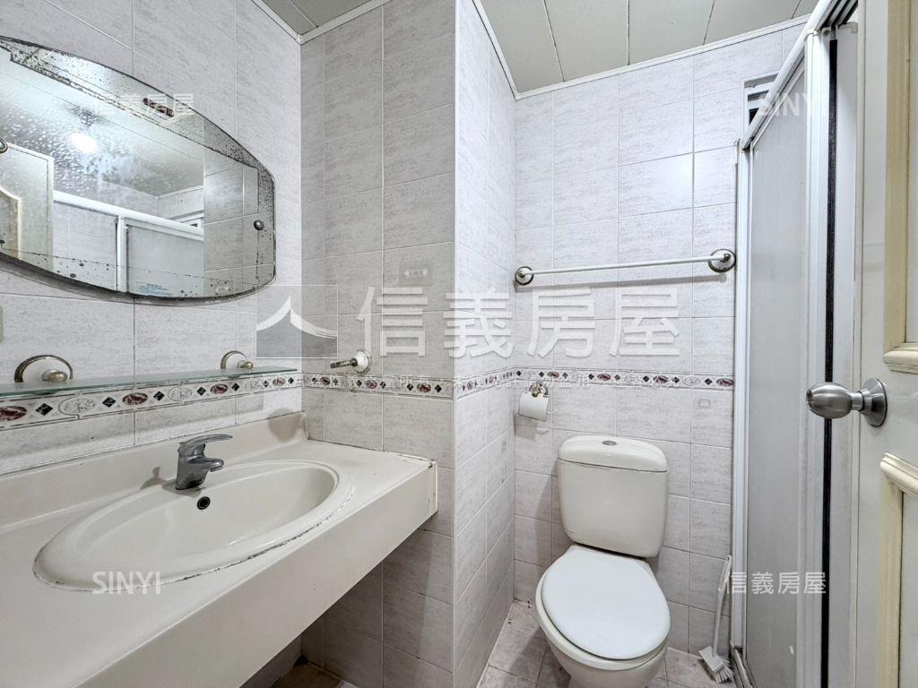 尊峰中高樓典雅３房房屋室內格局與周邊環境