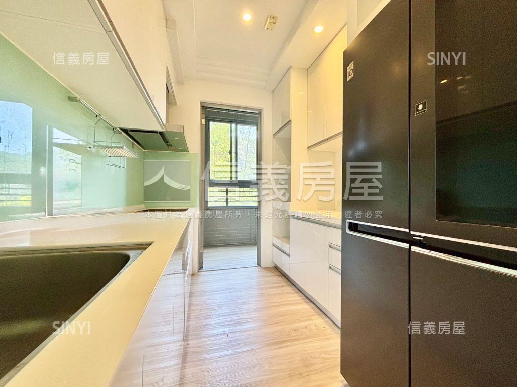 政大風光河景四房雙車位房屋室內格局與周邊環境
