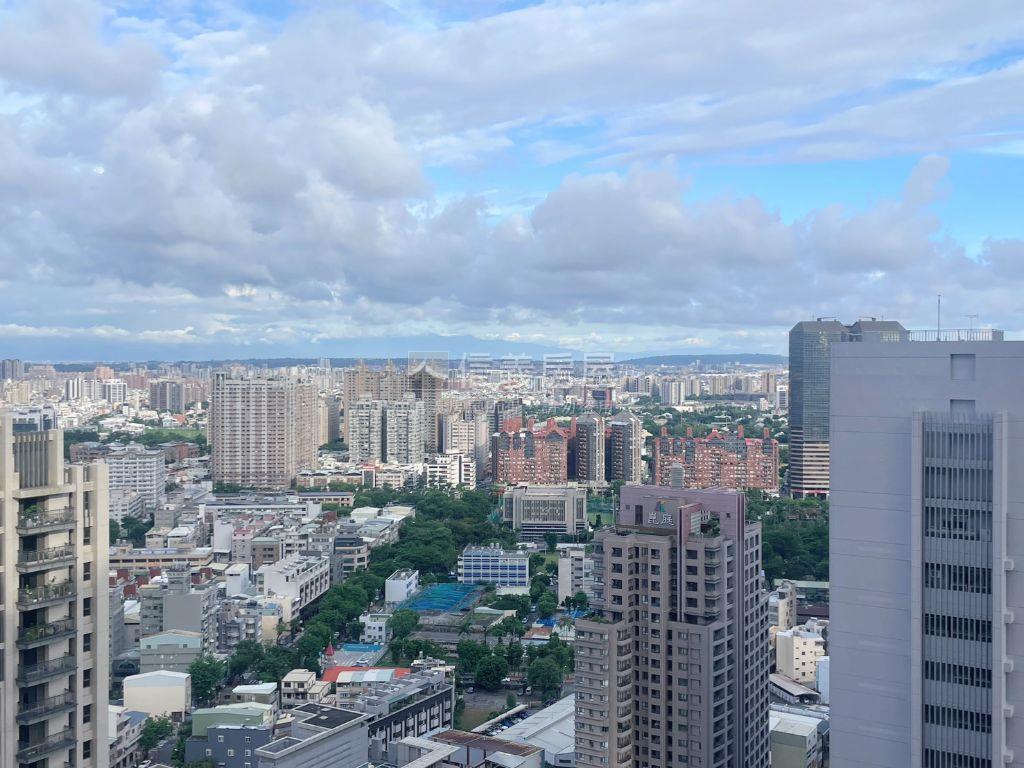 近捷運摩天景觀三房平車房屋室內格局與周邊環境