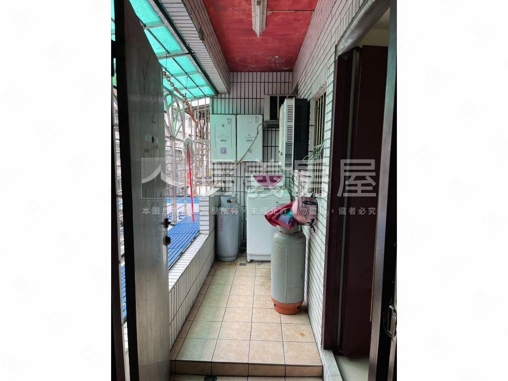 近捷運邊間三樓美寓房屋室內格局與周邊環境