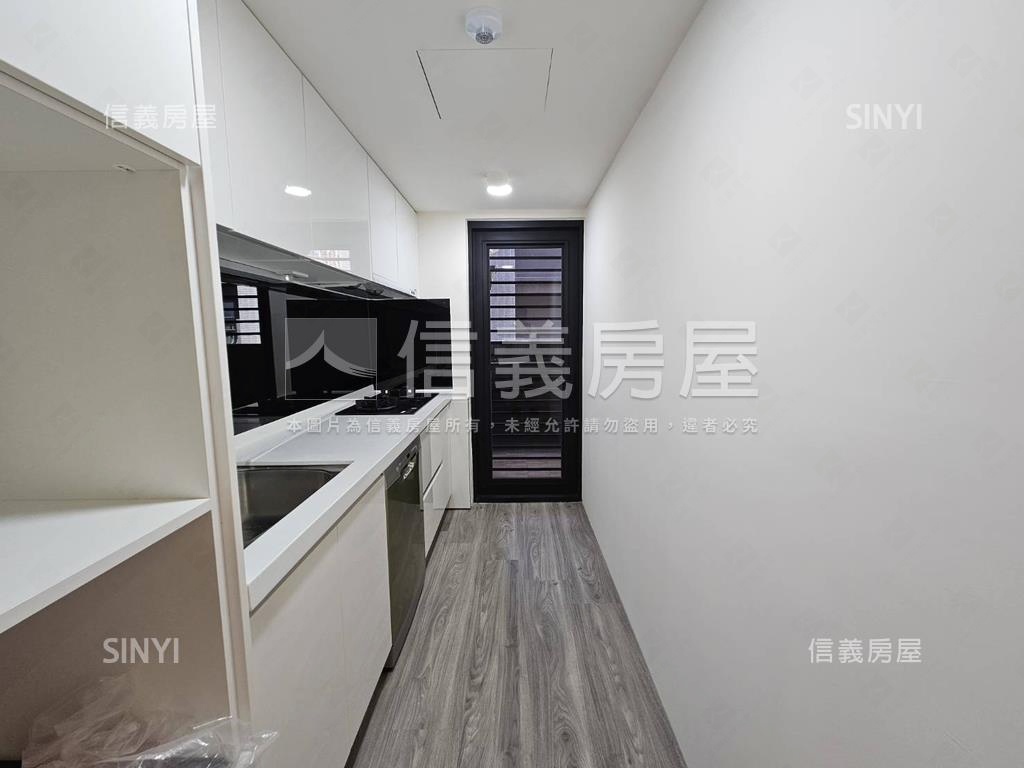 綠意盎然三房車位房屋室內格局與周邊環境