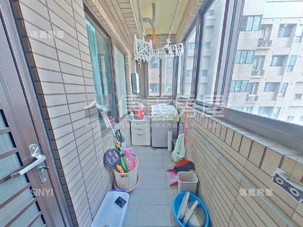 伯爵高樓美裝潢三房車位房屋室內格局與周邊環境