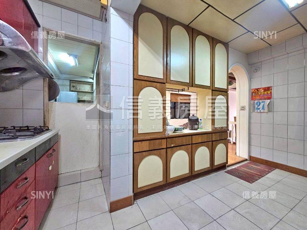 稀有！台北小城車庫透天宅房屋室內格局與周邊環境