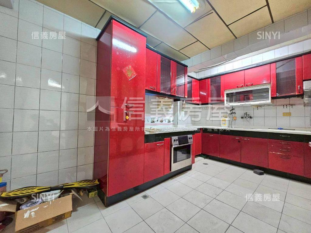 稀有！台北小城車庫透天宅房屋室內格局與周邊環境