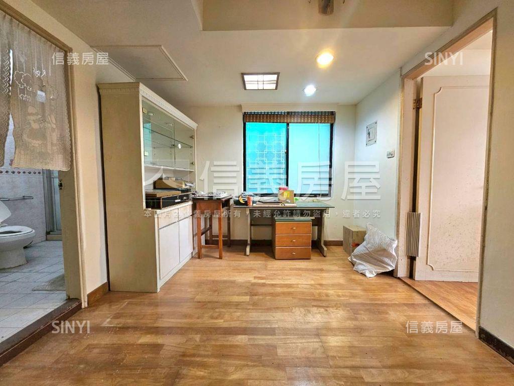 稀有！台北小城車庫透天宅房屋室內格局與周邊環境