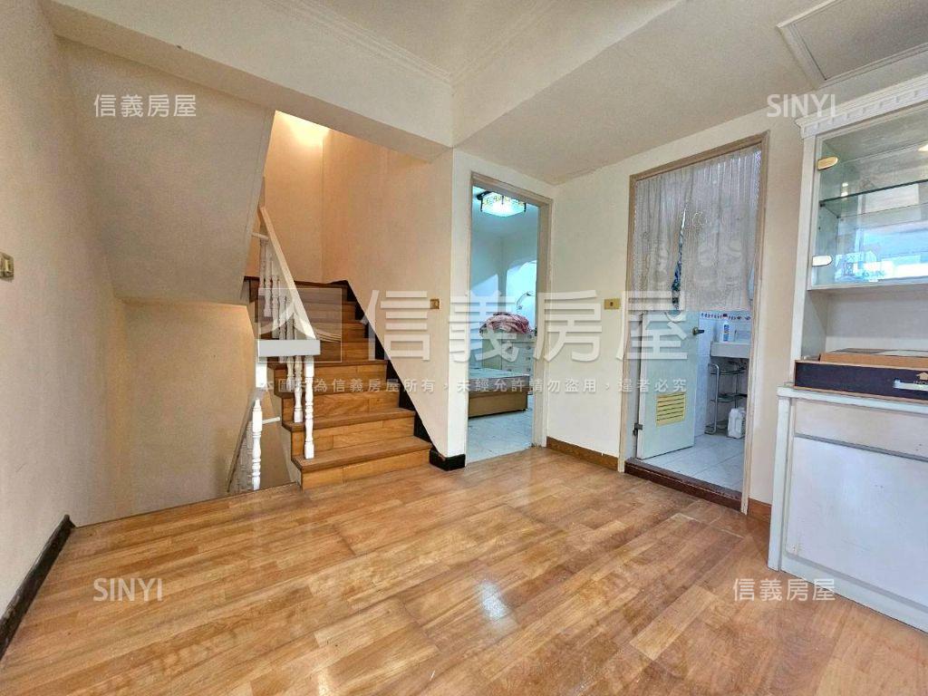 稀有！台北小城車庫透天宅房屋室內格局與周邊環境