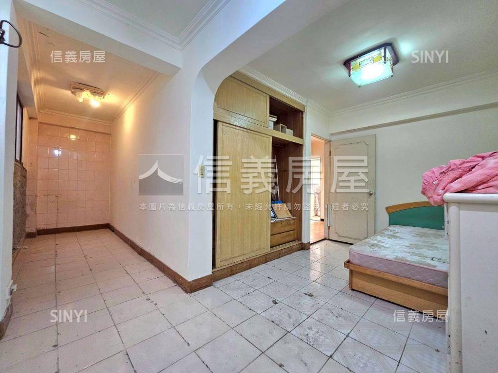 稀有！台北小城車庫透天宅房屋室內格局與周邊環境