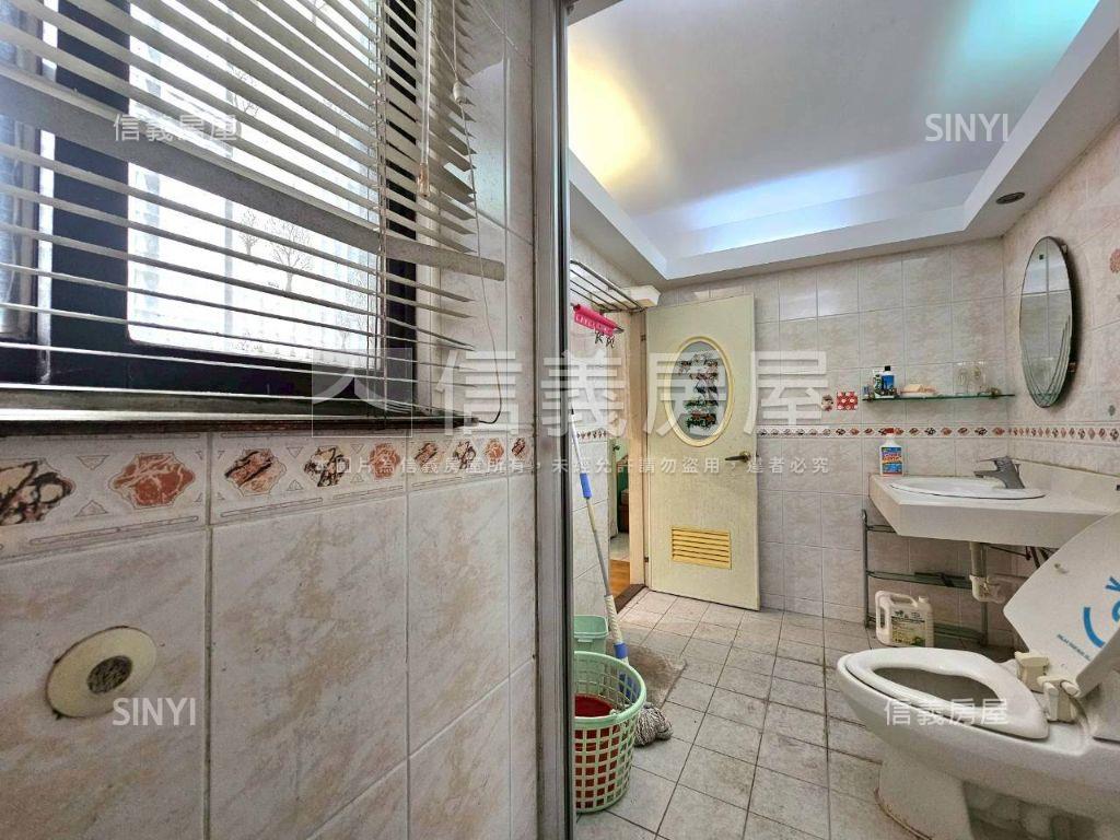 稀有！台北小城車庫透天宅房屋室內格局與周邊環境