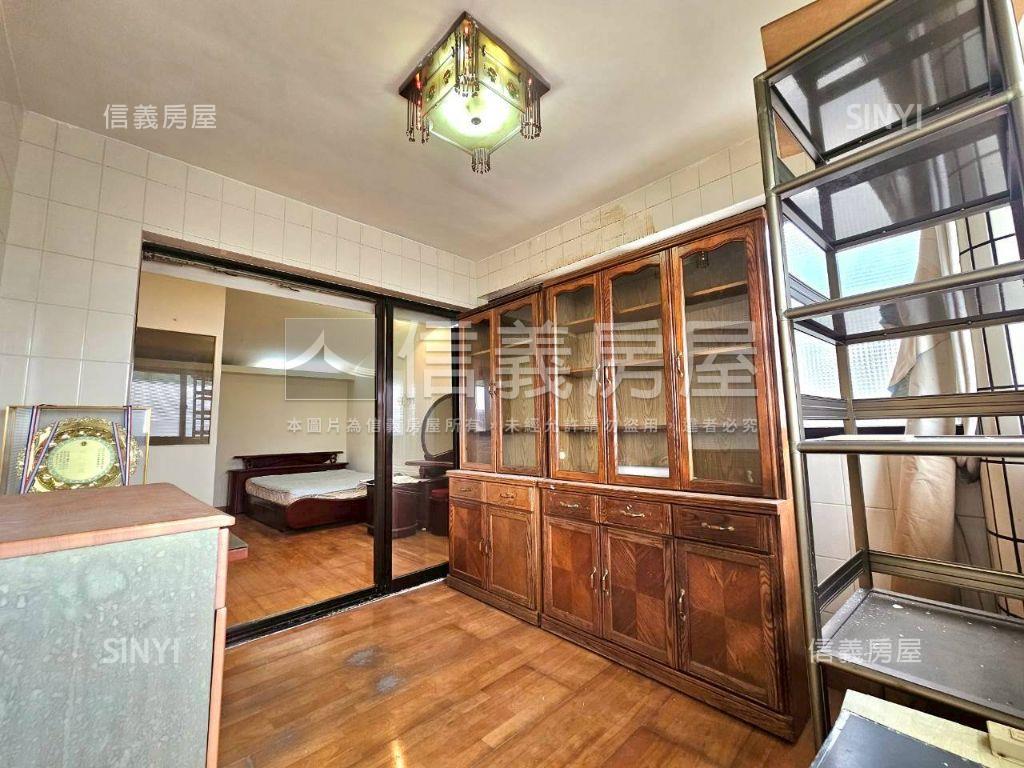 稀有！台北小城車庫透天宅房屋室內格局與周邊環境