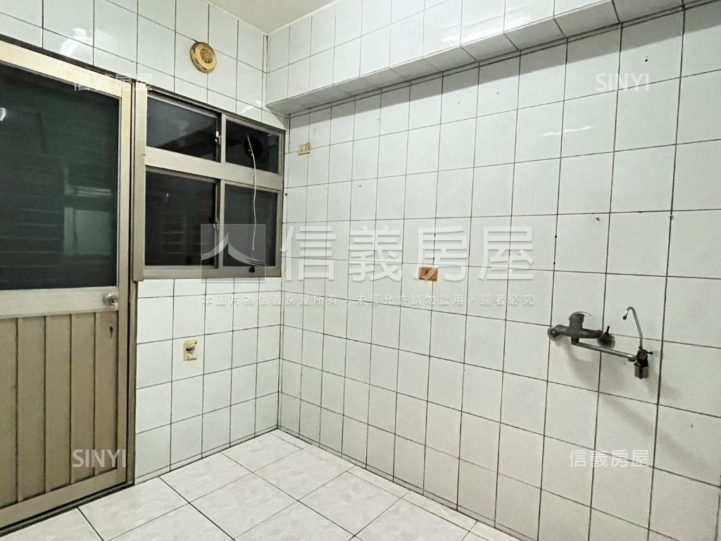 首都花園一樓房屋室內格局與周邊環境