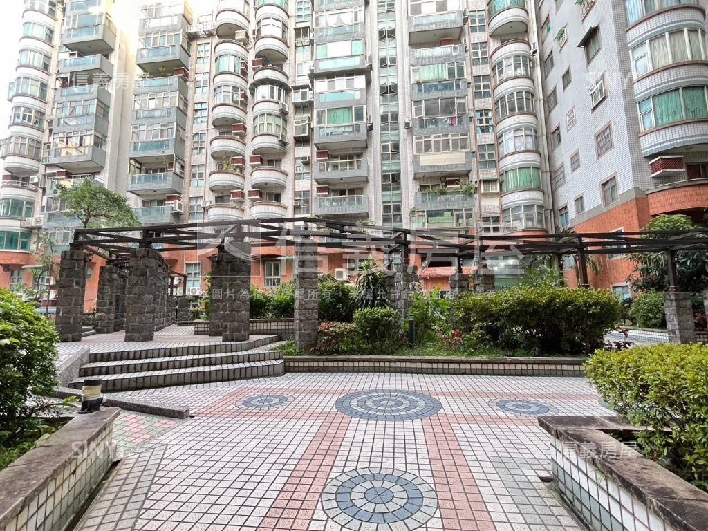 首都花園一樓房屋室內格局與周邊環境