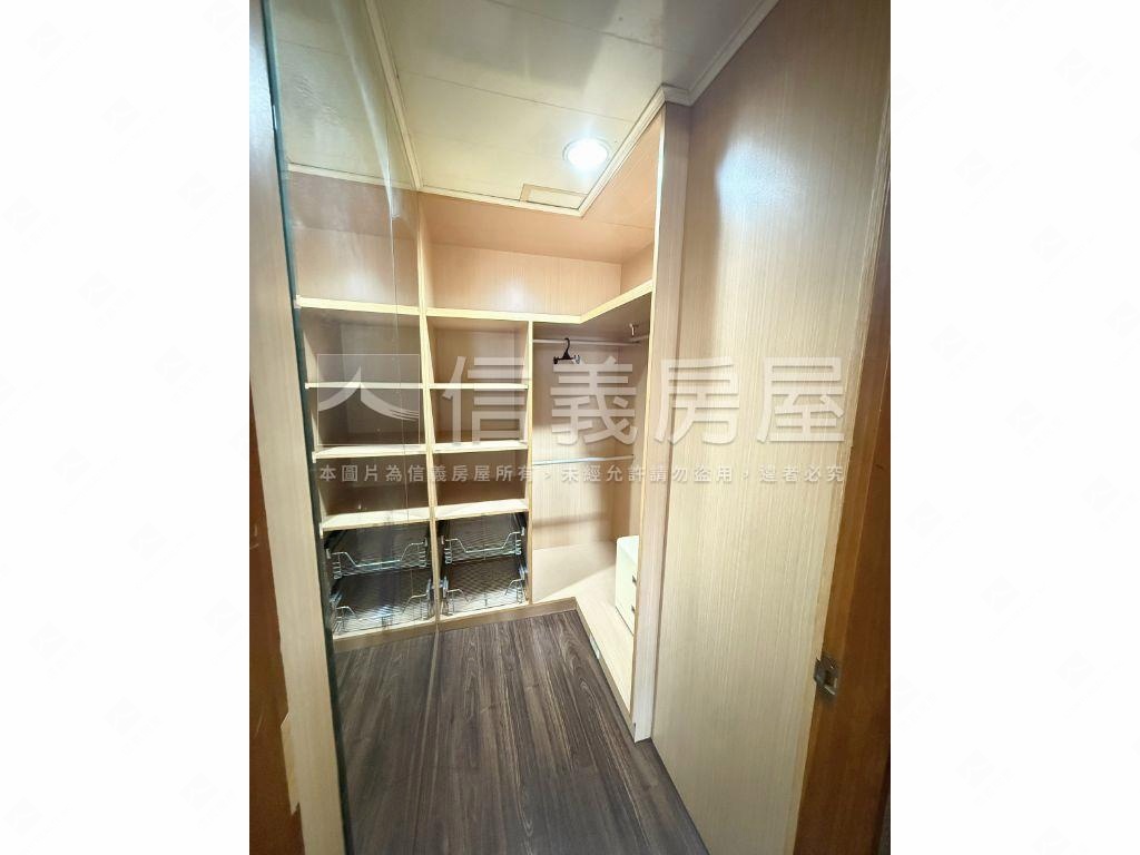 西區文教區屋況好電梯三房房屋室內格局與周邊環境