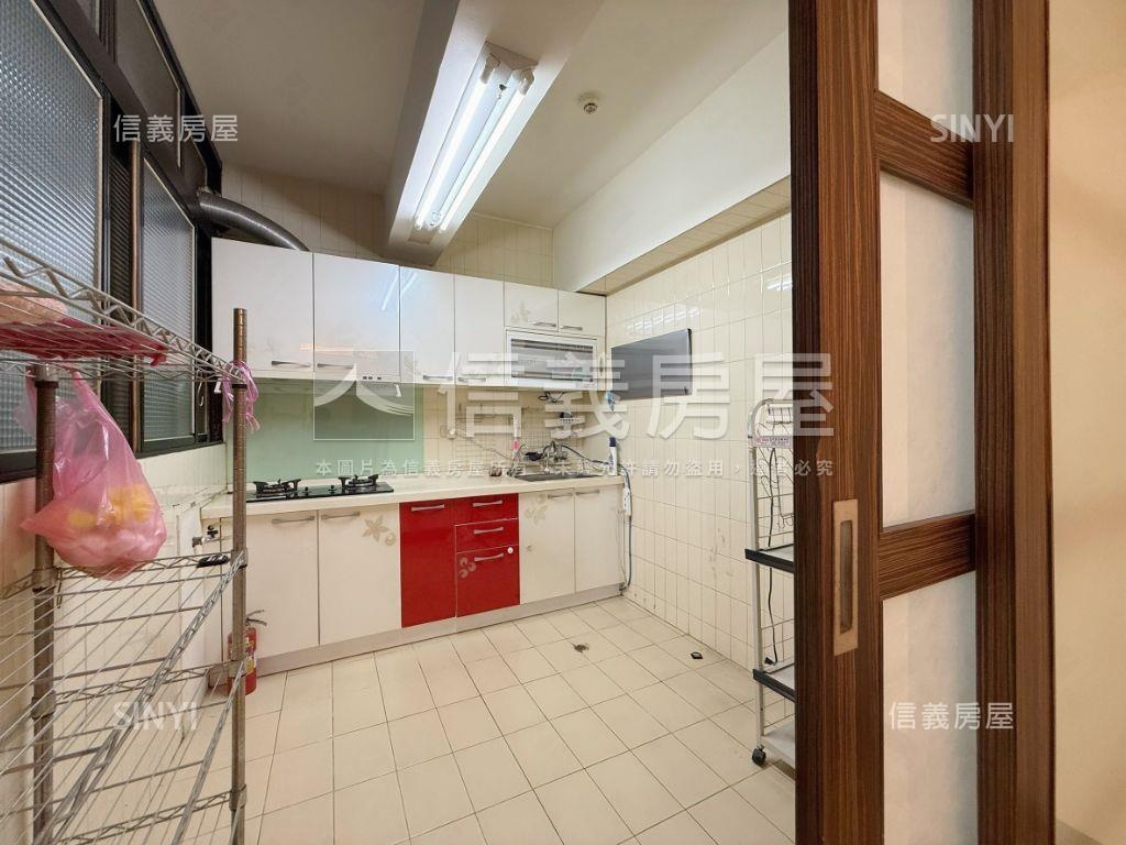 西區文教區屋況好電梯三房房屋室內格局與周邊環境
