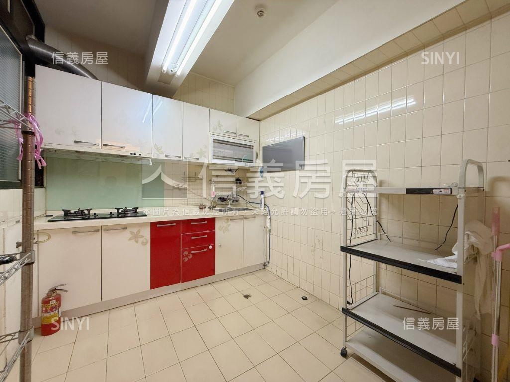 西區文教區屋況好電梯三房房屋室內格局與周邊環境