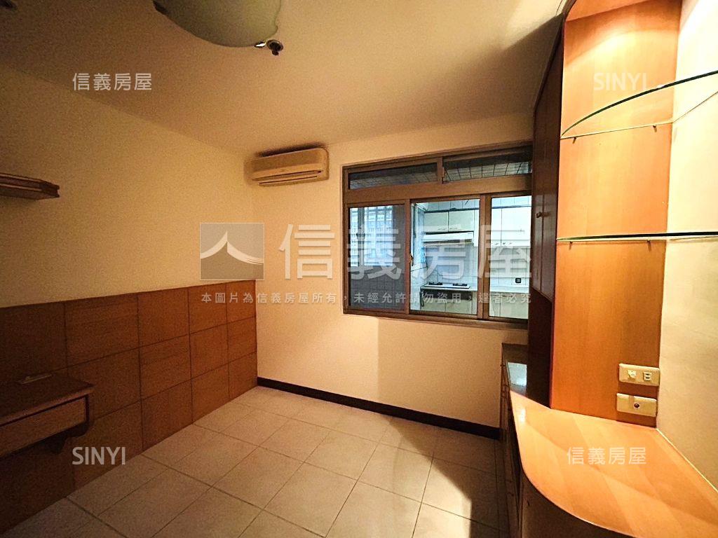 榮美大第-邊間電梯大四房房屋室內格局與周邊環境