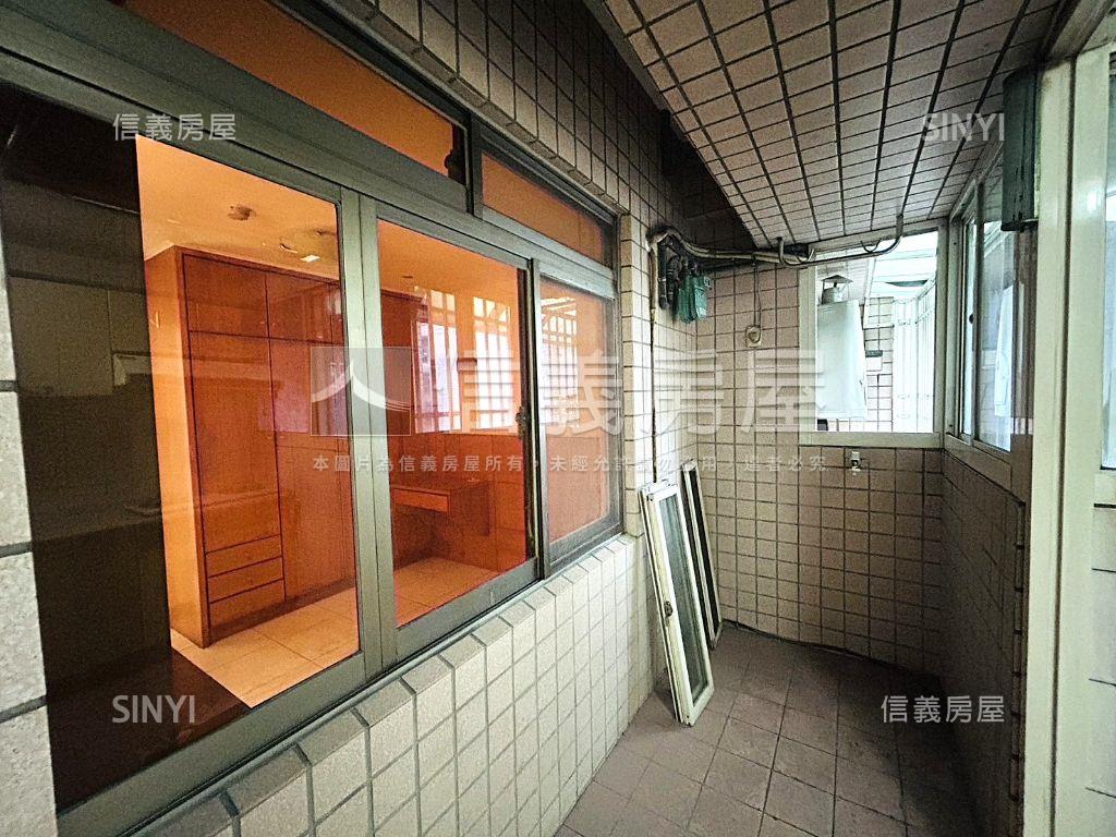 榮美大第-邊間電梯大四房房屋室內格局與周邊環境