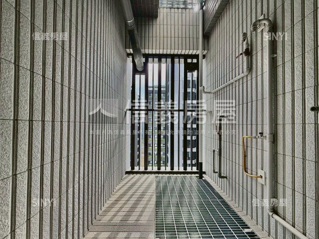 嵐ＣＡＳＡ極美４房雙車位房屋室內格局與周邊環境