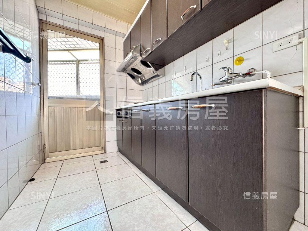 低總價三房附車位房屋室內格局與周邊環境