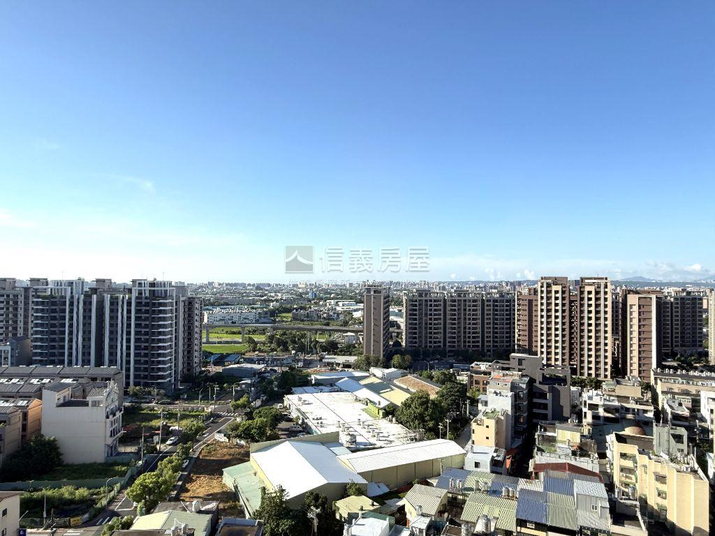 深耕１３綠建築三房車位房屋室內格局與周邊環境