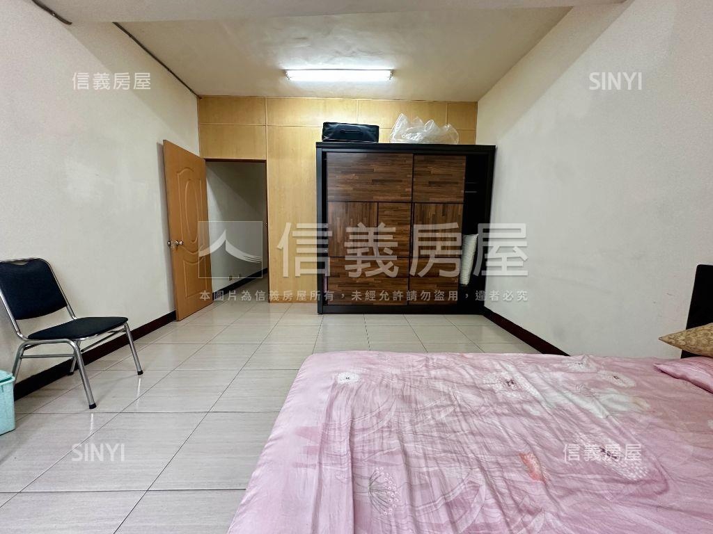 近文山正街騎樓邊間透天房屋室內格局與周邊環境