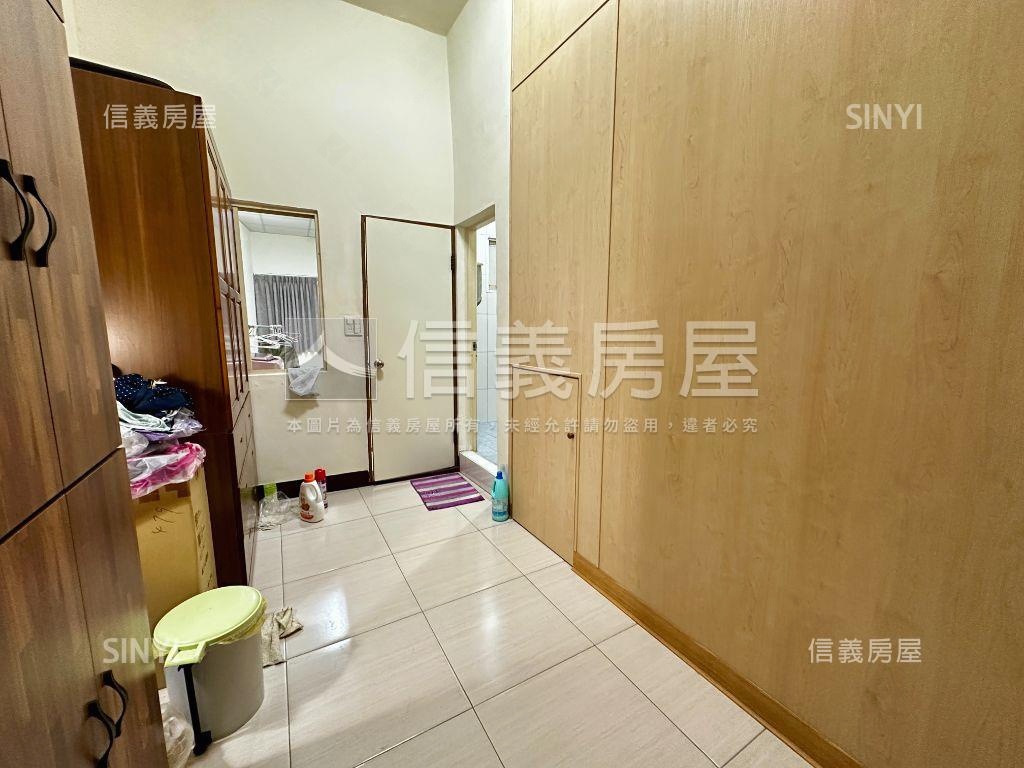 近文山正街騎樓邊間透天房屋室內格局與周邊環境