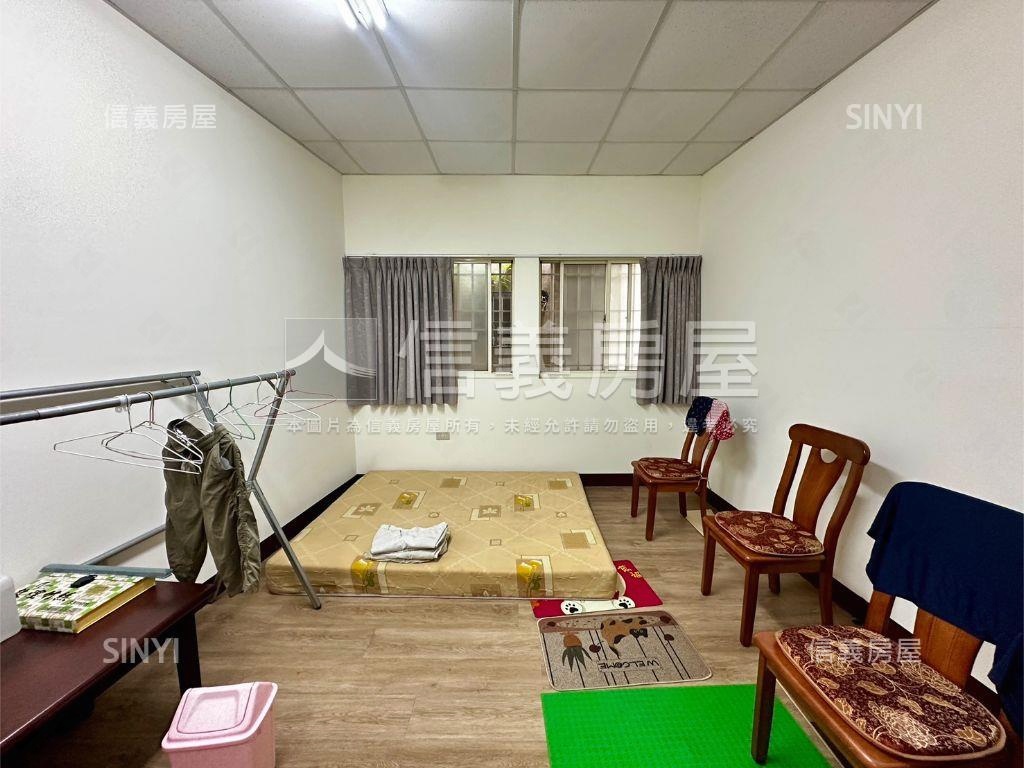 近文山正街騎樓邊間透天房屋室內格局與周邊環境