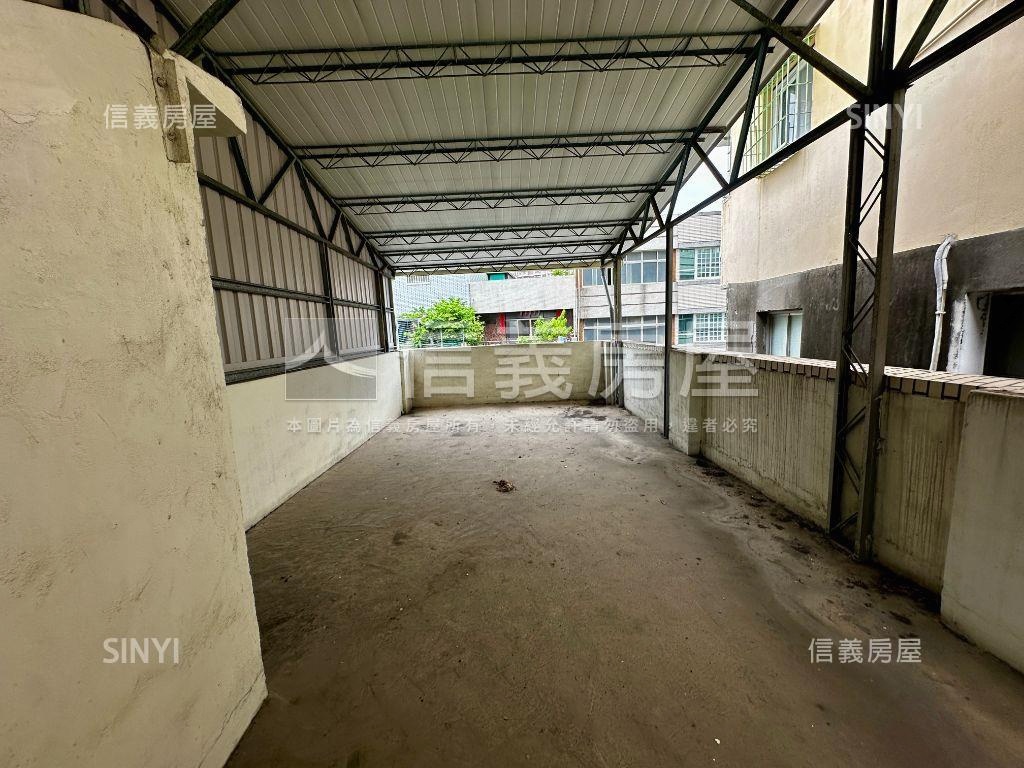 近文山正街騎樓邊間透天房屋室內格局與周邊環境