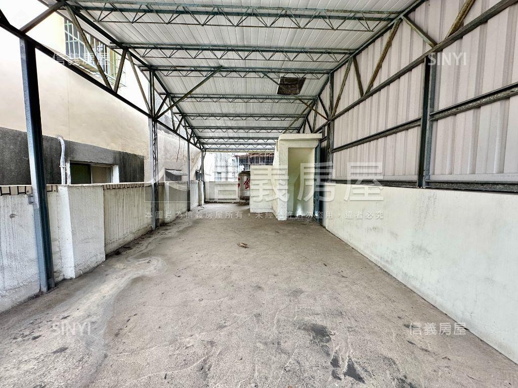 近文山正街騎樓邊間透天房屋室內格局與周邊環境