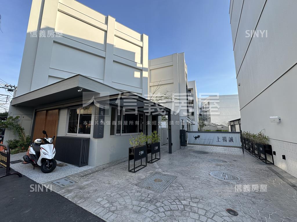 大寮捷運質感車庫透天房屋室內格局與周邊環境