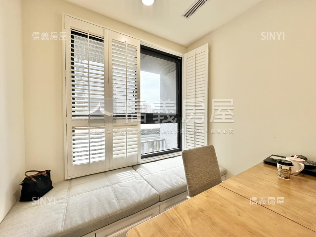 文心１號兩房兩衛精裝潢房屋室內格局與周邊環境