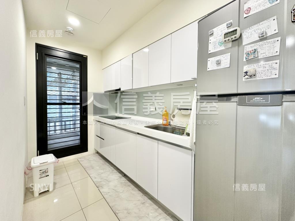 文心１號兩房兩衛精裝潢房屋室內格局與周邊環境