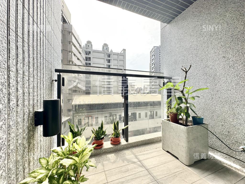 文心１號兩房兩衛精裝潢房屋室內格局與周邊環境