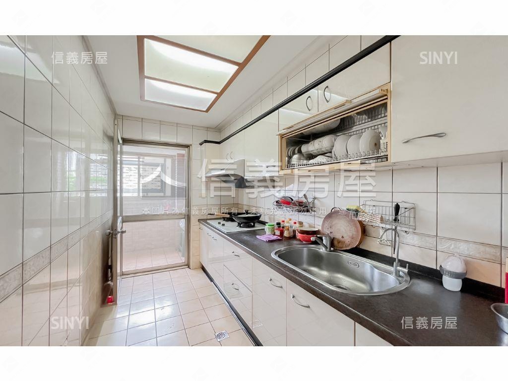 近１１期大三房附平車位房屋室內格局與周邊環境
